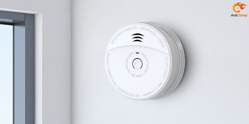 بهترین جایگاه دتکتورهای دودی، زیر تیرهای عمودی و مرکز دهانهی تیر است.